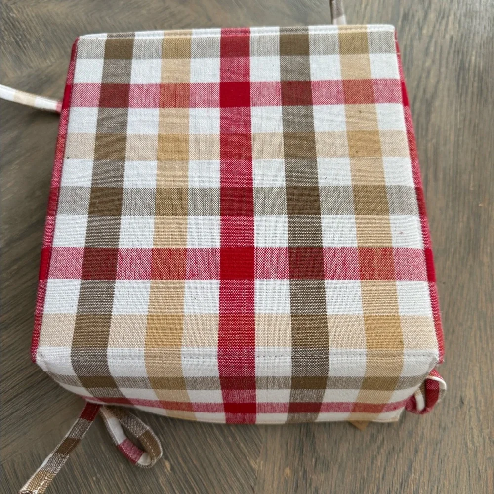 NWT, Sur La Table Red and White Checkered Serveware Basket